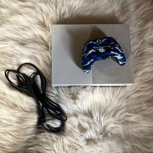 Xbox s console with 1 remote